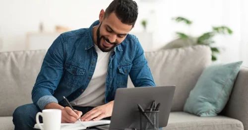 treinamento online de upskilling, treinamento e upskilling, aperfeiçoamento profissional, plataforma EaD para empresas